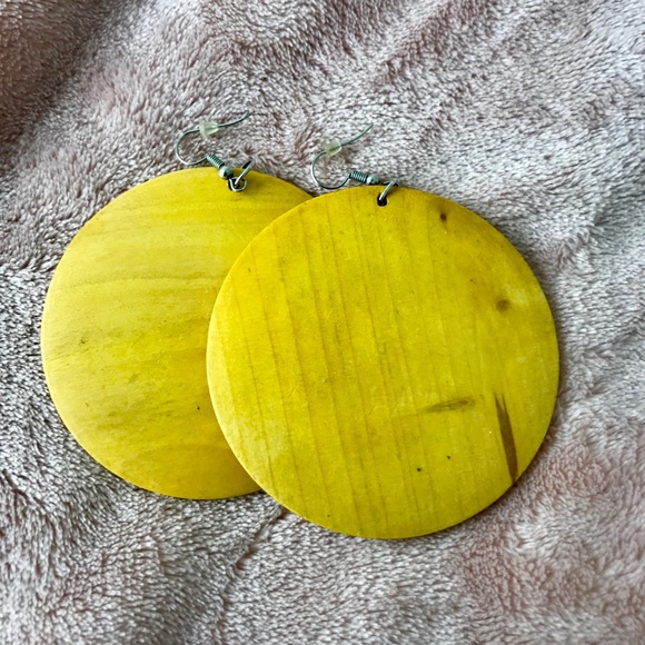 🆕 African Wooden Hoop Earrings - Picture 2 of 3